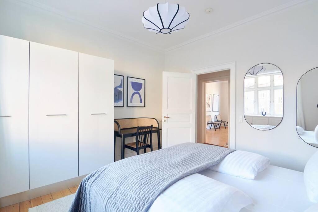 Large & Stylish In Trendy & Vibrant Neighbourhood *