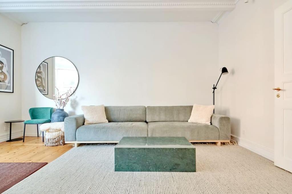 Large & Stylish In Trendy & Vibrant Neighbourhood